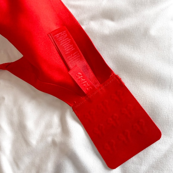 Teardrop Push-Up Bra (SKIMS Ultimate | 34DD) - Picture 10 of 10